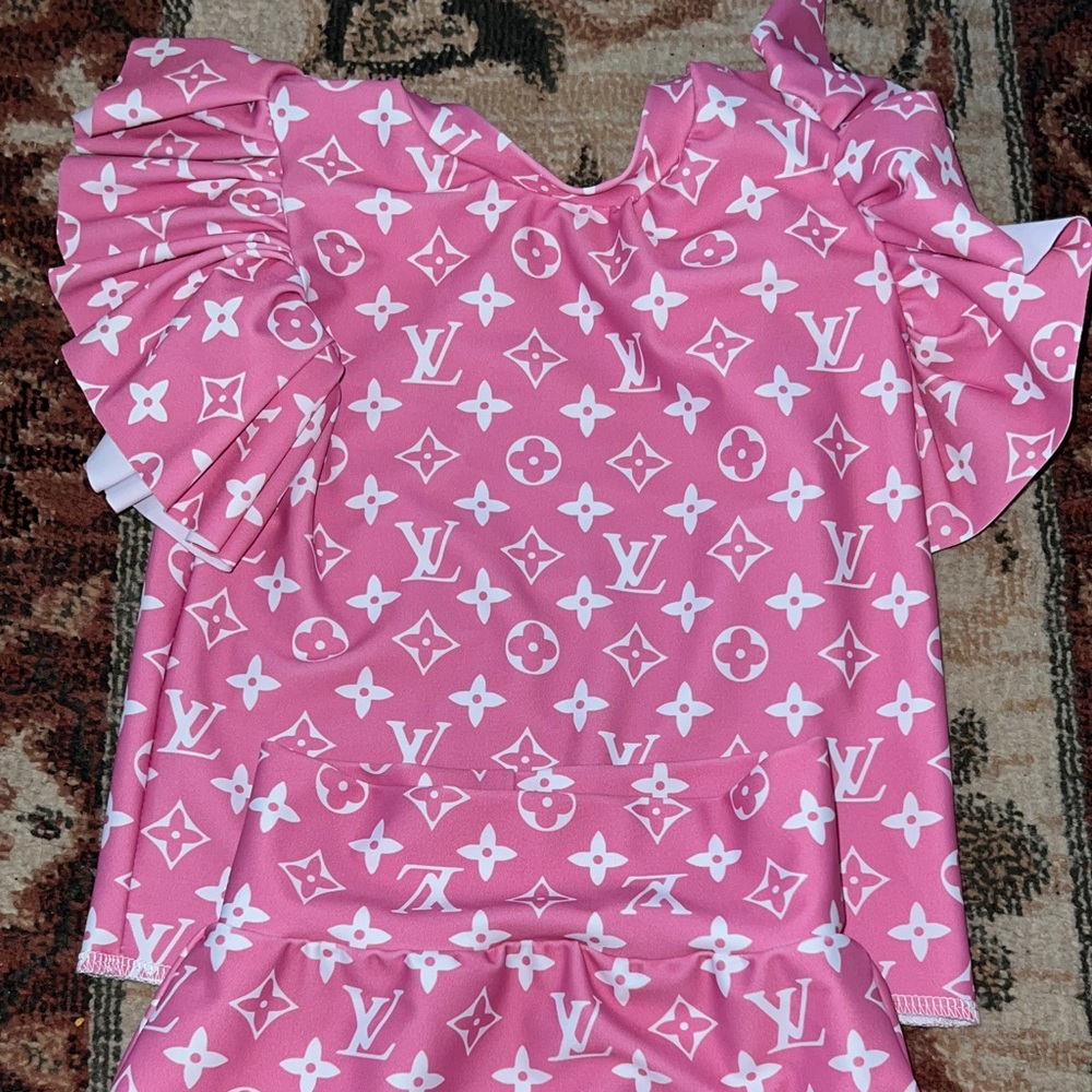 Size 5T small shop swimsuit